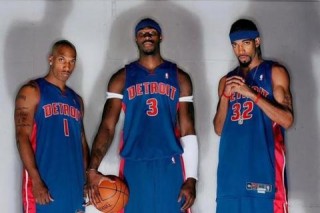 华莱士NBA传奇之路：铁血防守铸就四届最佳荣耀
