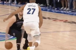 NBA走步争议频现_从规则演变看球员脚步合规性困局