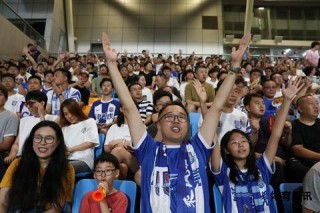 武汉足球激情澎湃江城赛场再掀高潮