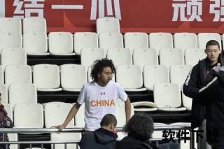 中国篮球队员：赛场拼搏铸就荣耀_新星崛起闪耀国际舞台